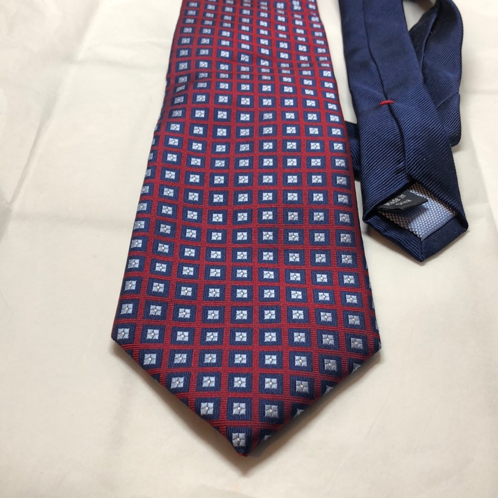 Tommy Hilfiger 100% silk tie in Red/Blue